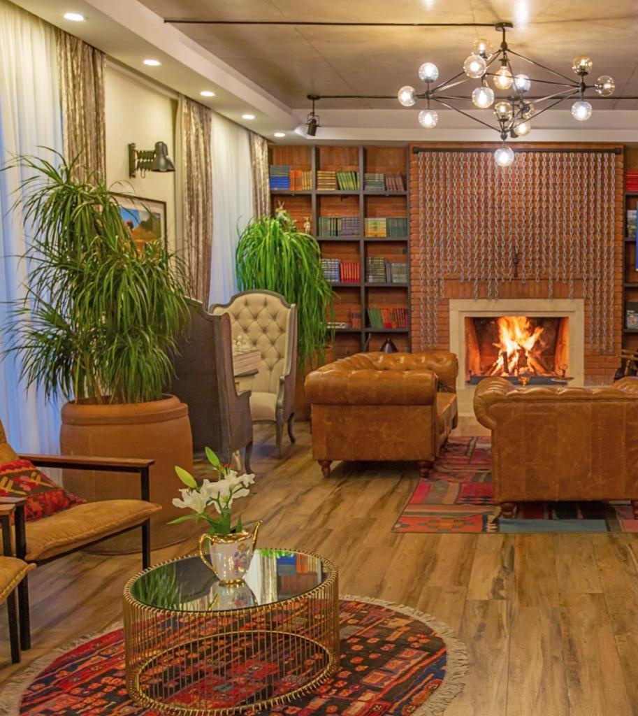 Seventeen Rooms Телави Екстериор снимка