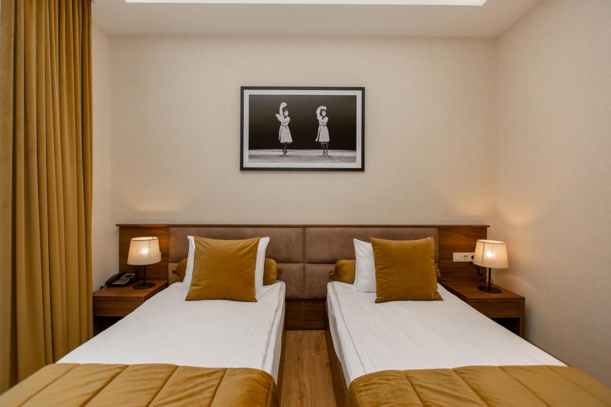 Seventeen Rooms Телави Екстериор снимка