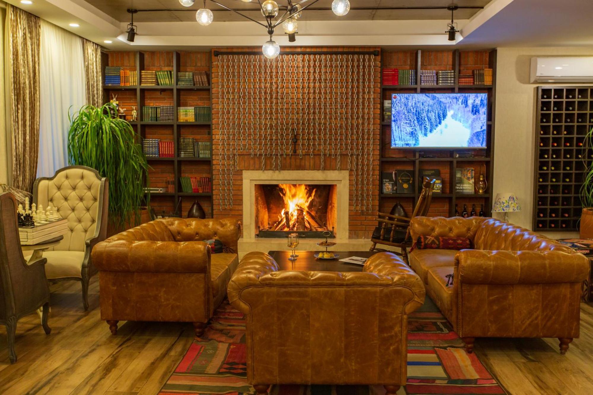 Seventeen Rooms Телави Екстериор снимка